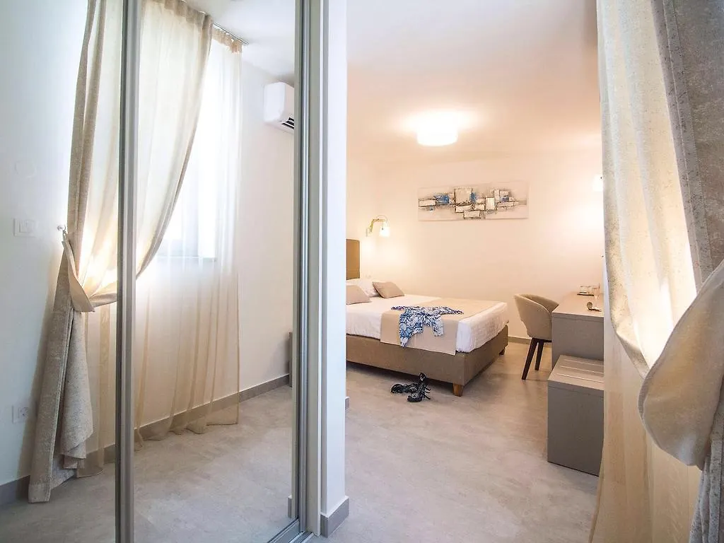 Luxury Rooms Pino Split 4*,  Kroatien