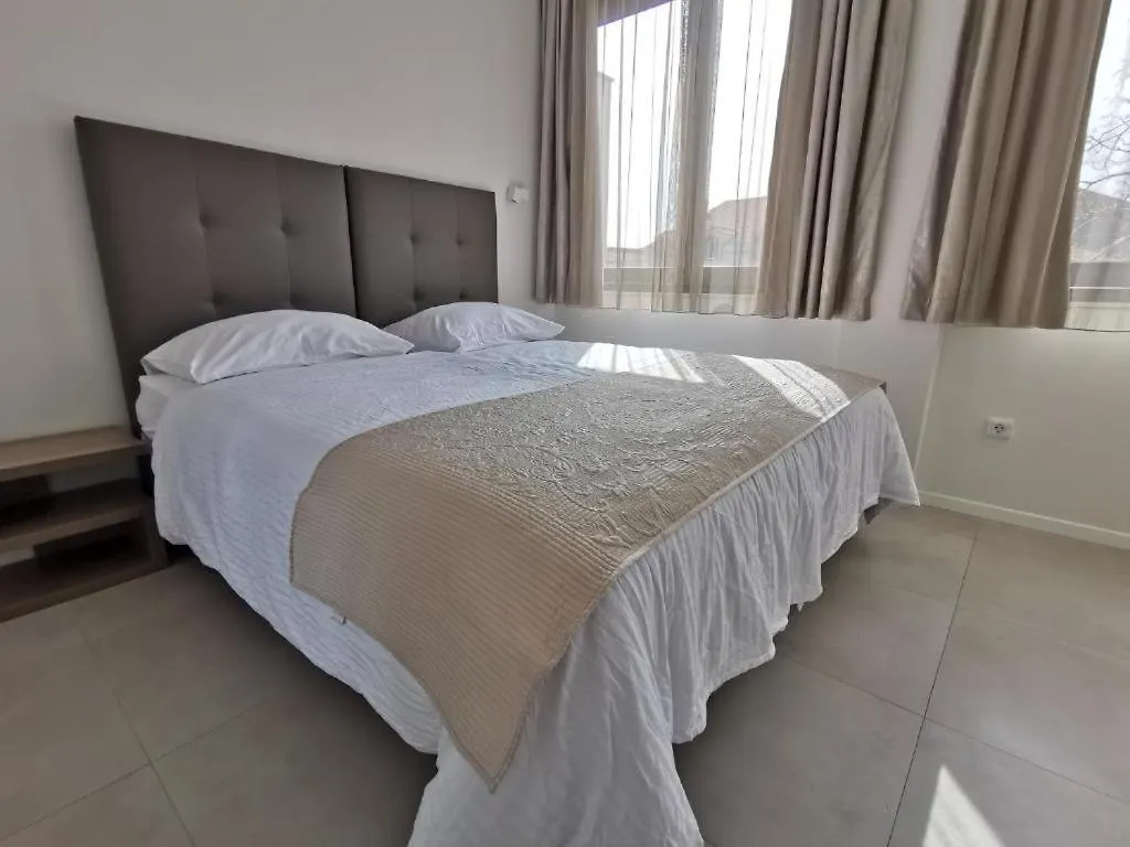 Luxury Rooms Pino Split 4*,  Kroatien
